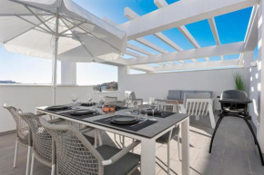 Luxury penthouse with beautiful rooftop at top location